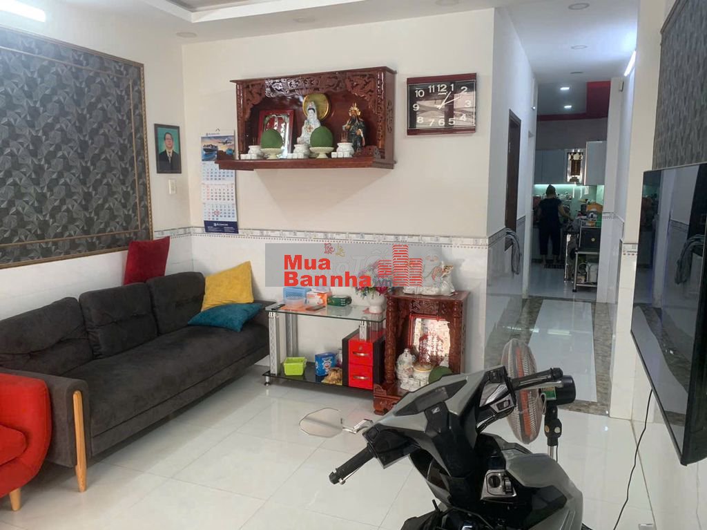 Nhà đang sử dụng còn khá mới quý anh chị về có thể ở ngay