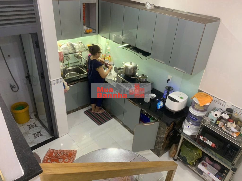 Nhà đang sử dụng còn khá mới quý anh chị về có thể ở ngay