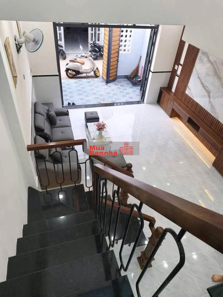 NHÀ HUỲNH THỊ HAI , 5.5X11.5 GIÁ 2,95 TỈ SHR 1 LẦU