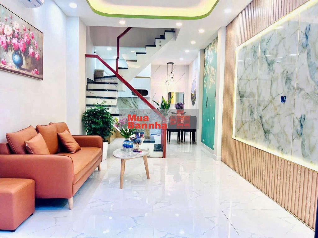 Nhà xây mới 100%, ngay chợ vải sầm uất