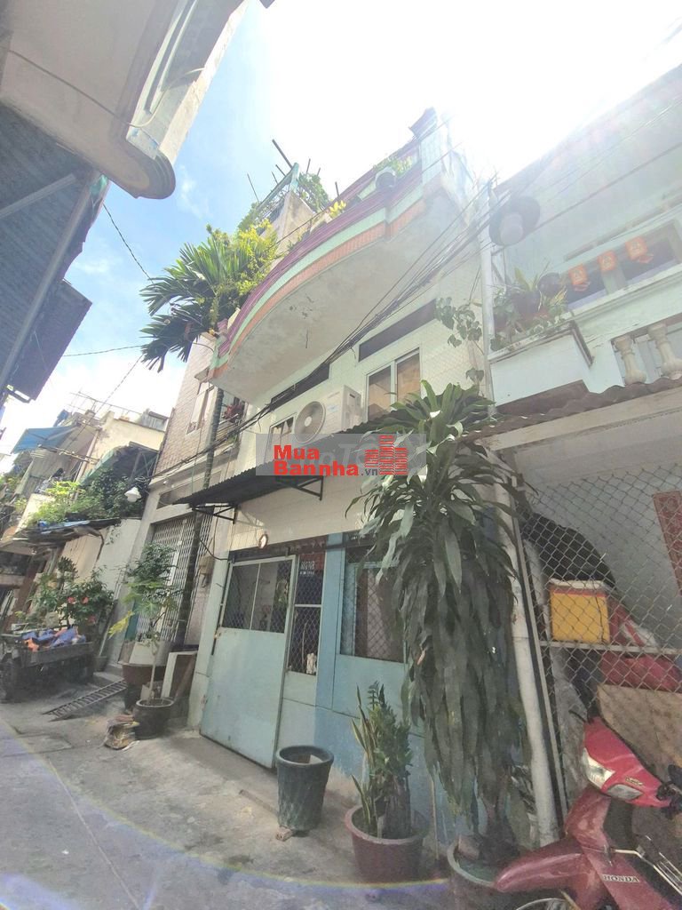 Bán nhà ngang Gần 5m Gần Đầm sen Quận 11
