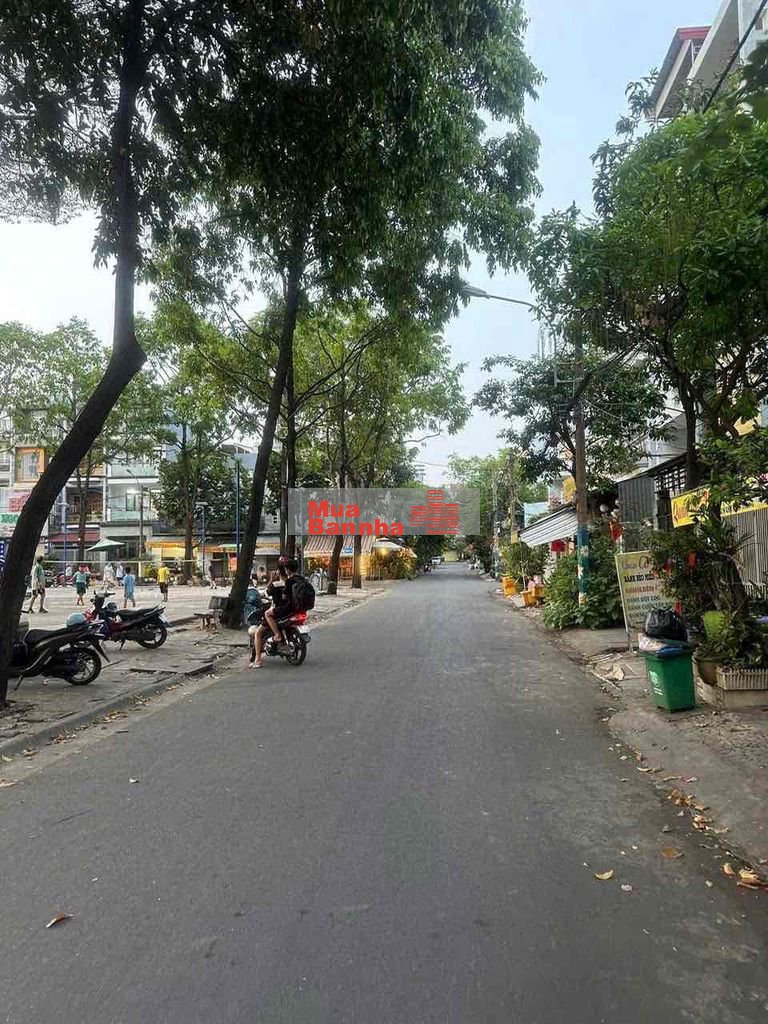 NHÀ MẶT TIỀN NGAY gần Chợ Phước Bình Đối diện công viên 9,7 tỷ