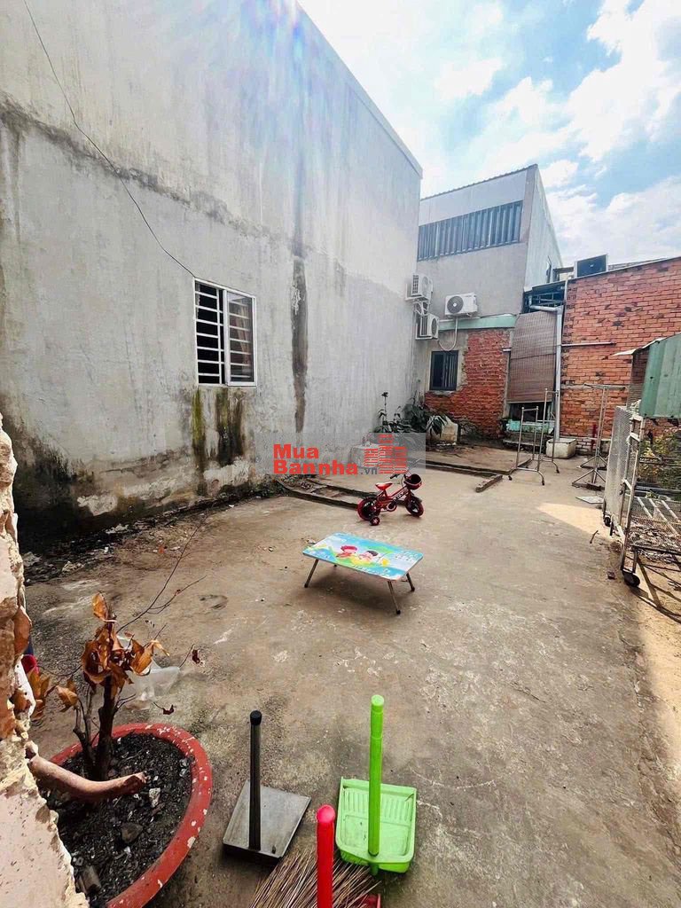 Nhà SHR 72m2 tc 100% phường Dĩ An hẻm 2,1m xóm nghèo giáp Thủ Đức
