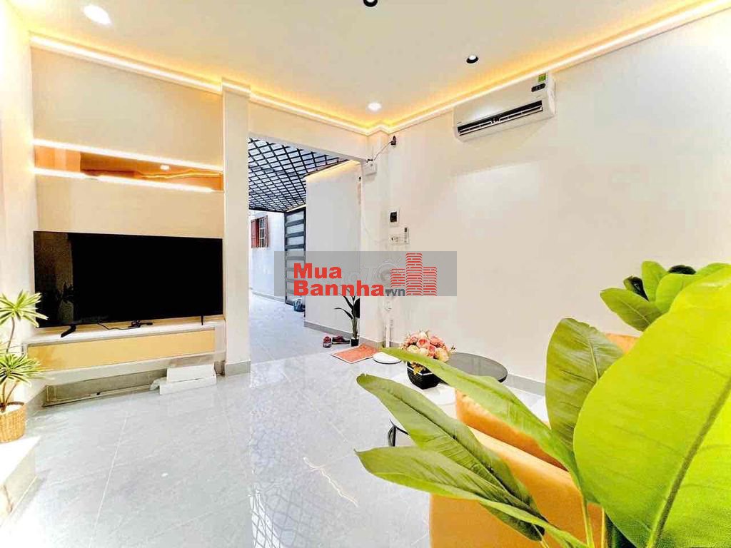 Chỉ 3.95 tỷ: Ngay Chợ GV Giáp BT, 40m2, 3 Tầng VF3 đỗ cửa, Full NT
