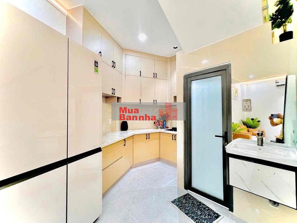 Chỉ 3.95 tỷ: Ngay Chợ GV Giáp BT, 40m2, 3 Tầng VF3 đỗ cửa, Full NT