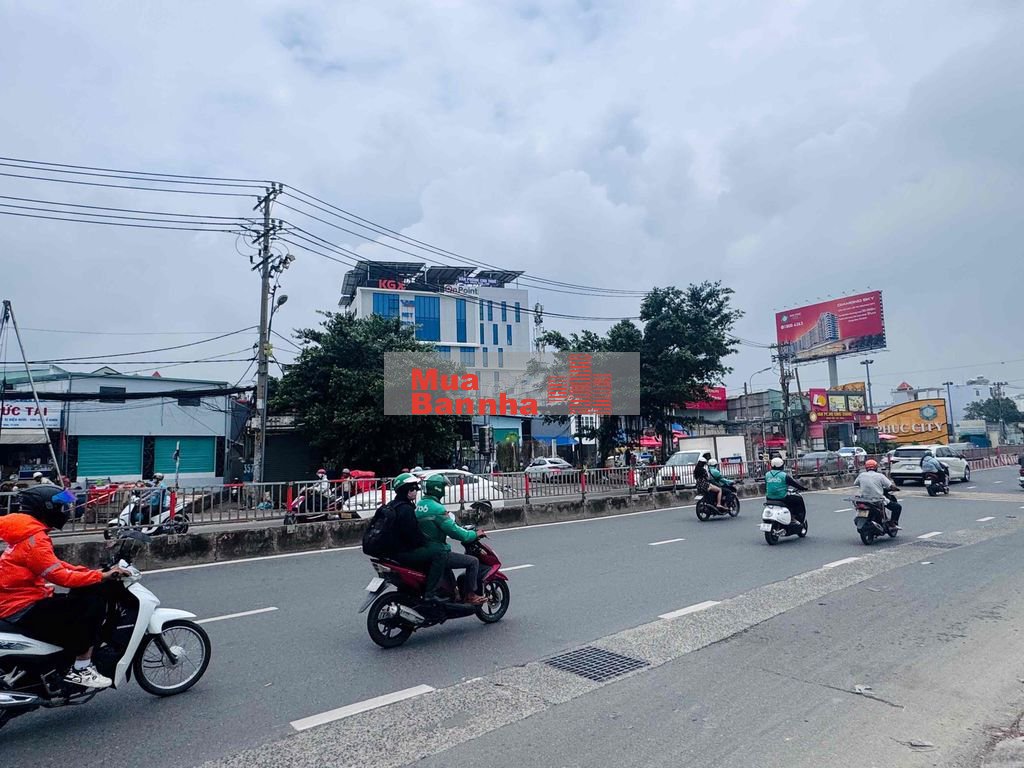 Mặt tiền Quốc Lộ 13 Gần Vạn Phúc - Ngang 8,27, Căn Góc - 13 Tỷ