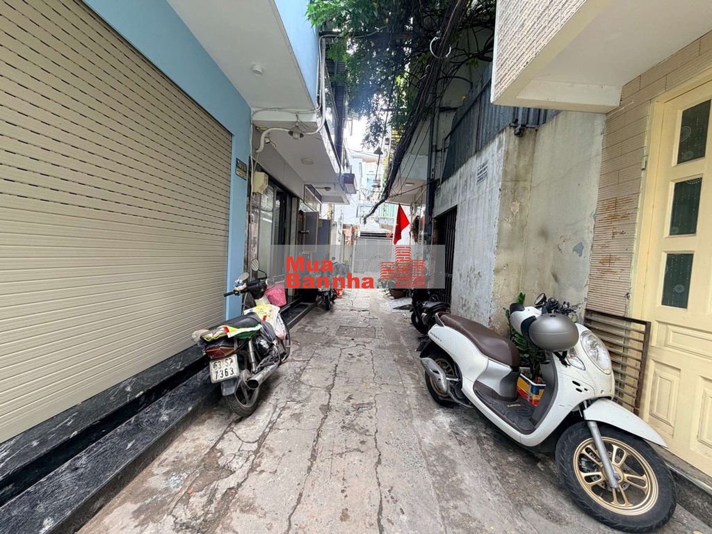 Nhà đẹp ở ngay cạnh chợ Bà Chiểu hẻm rộng sạch 25m2_2T_ 2 phòng đủ NT