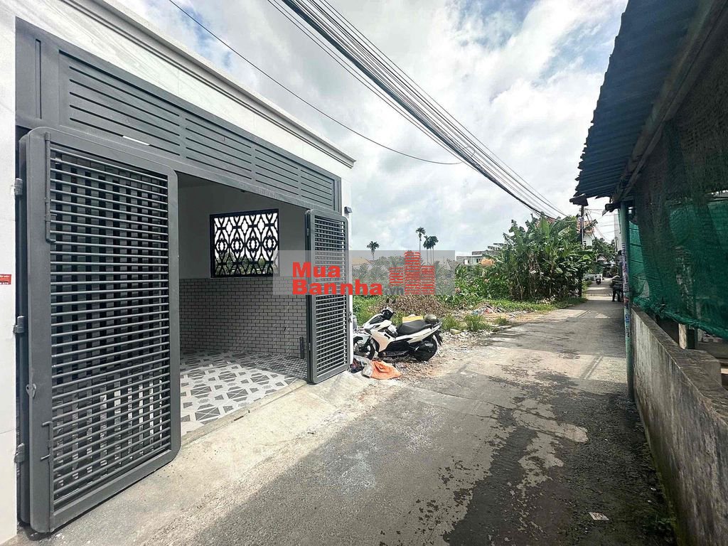 Nhà c4 mới 100% , hẻm trường học cấp 2 tân vạn
