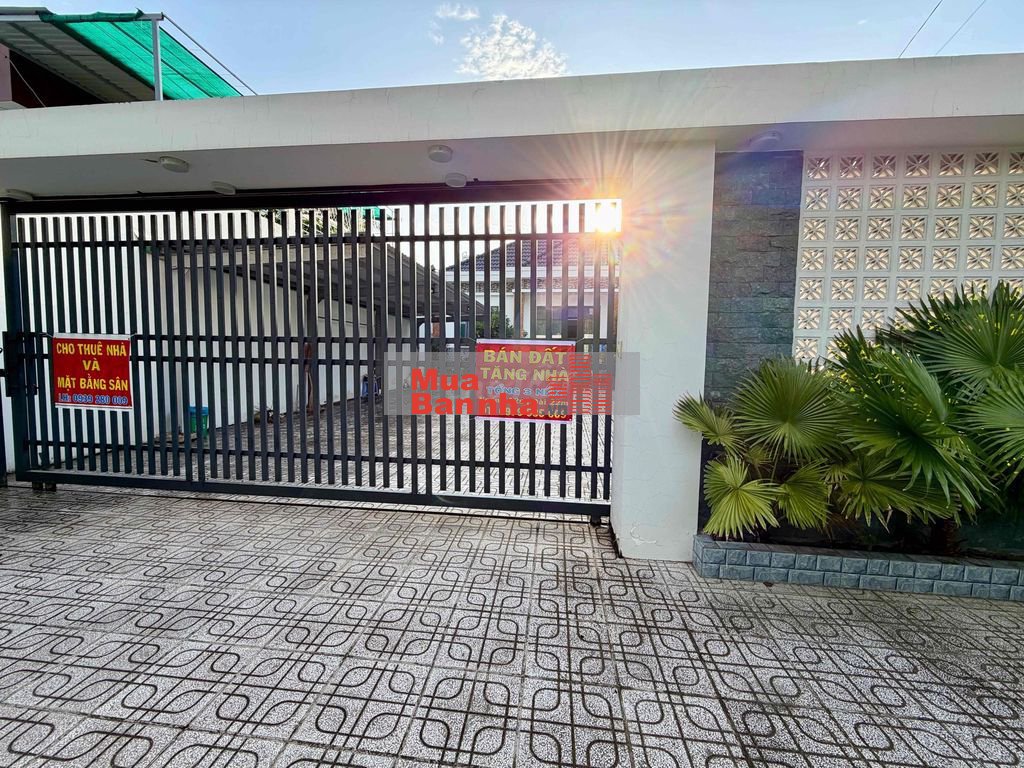 bán đất tặng nhà (tổng 3 nền) bán đất tặng nhà (tổng 3 nền)