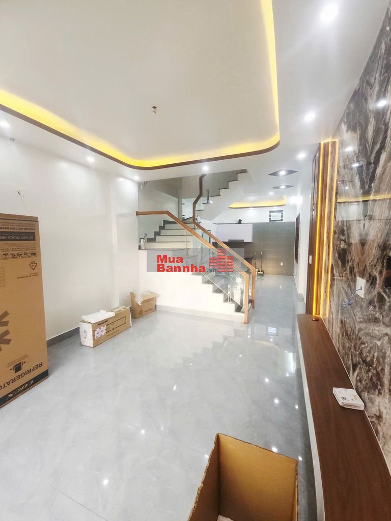 Nhà 3 tầng xây mới oto đỗ cửa ngày đêm