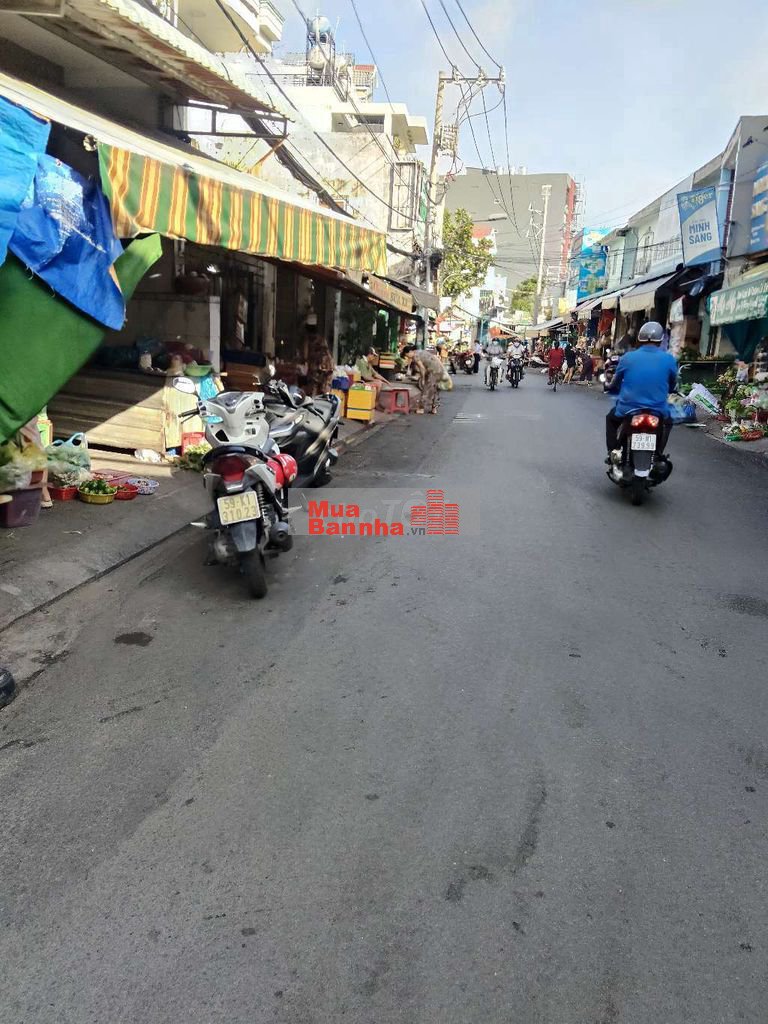 Nhà MT Đường Nhựa, gần chợ kdbb