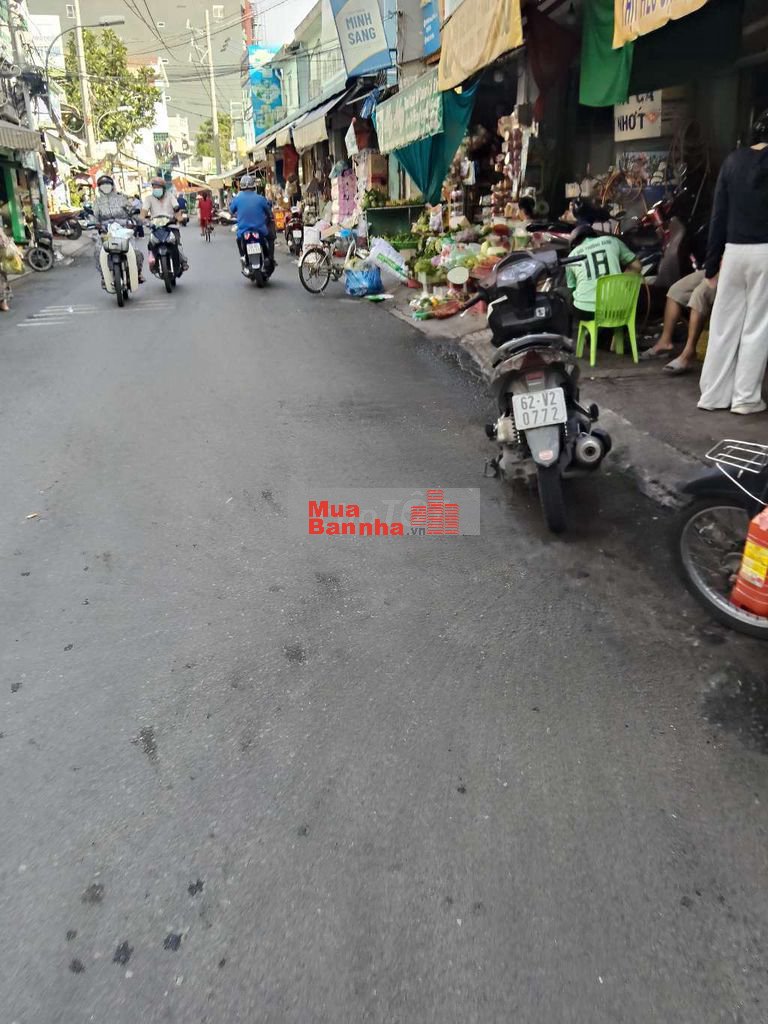 Nhà MT Đường Nhựa, gần chợ kdbb