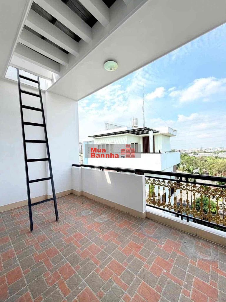 Giảm 300tr, nhà 4.5m x 12m 4 tầng hẻm 8m thông đường Nguyễn Ảnh Thủ