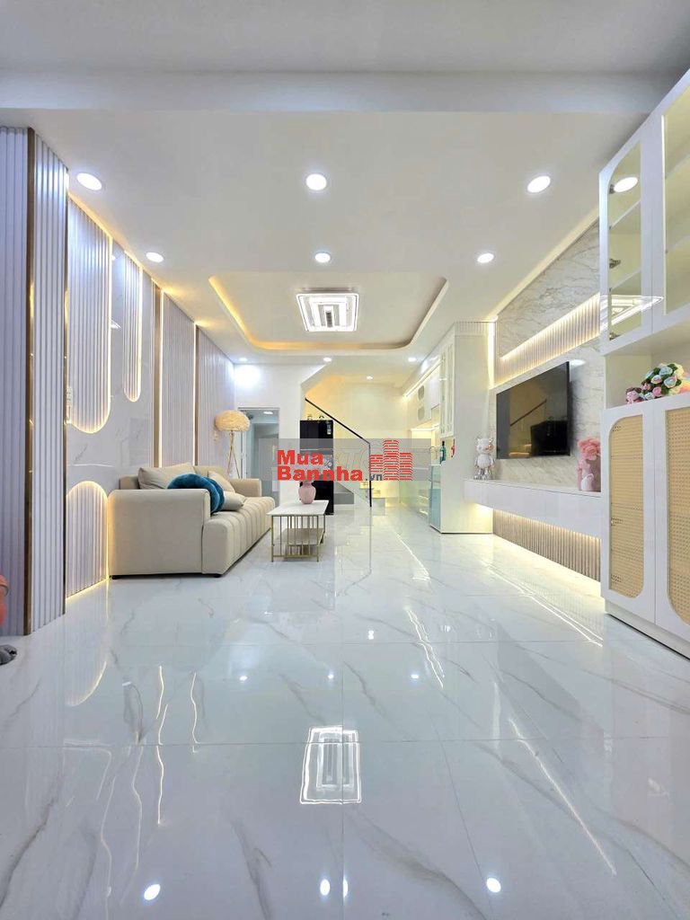 chính chủ bán nhà 3 lầu shr hẻm 1056 huỳnh Tấn Phát