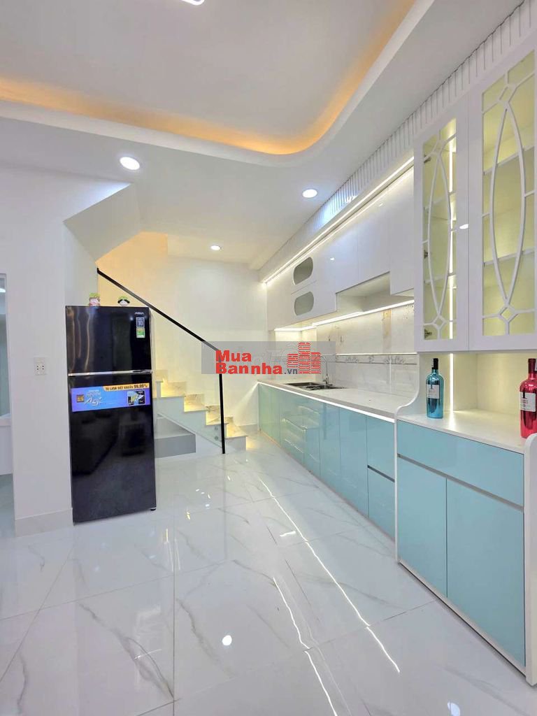 chính chủ bán nhà 3 lầu shr hẻm 1056 huỳnh Tấn Phát