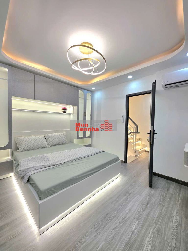 chính chủ bán nhà 3 lầu shr hẻm 1056 huỳnh Tấn Phát