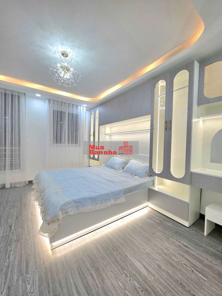 chính chủ bán nhà 3 lầu shr hẻm 1056 huỳnh Tấn Phát