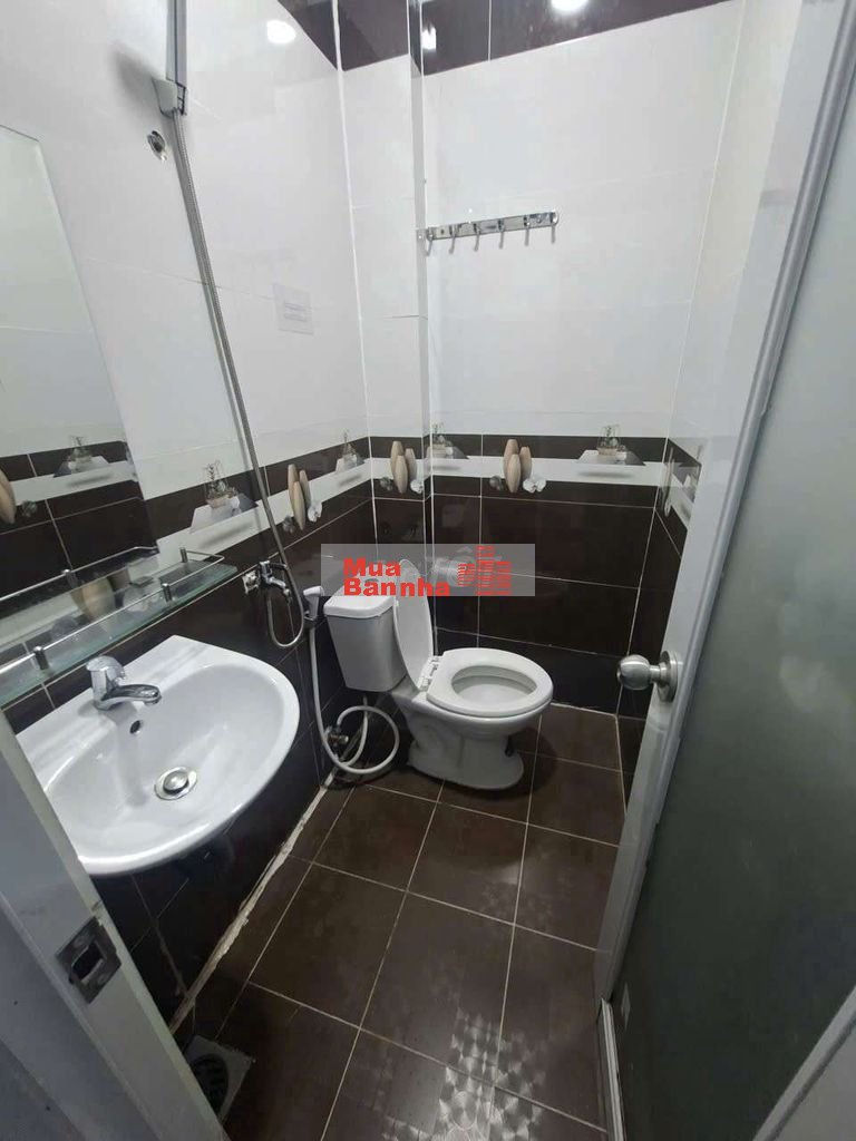NHÀ MỚI ĐƯỜNG TO