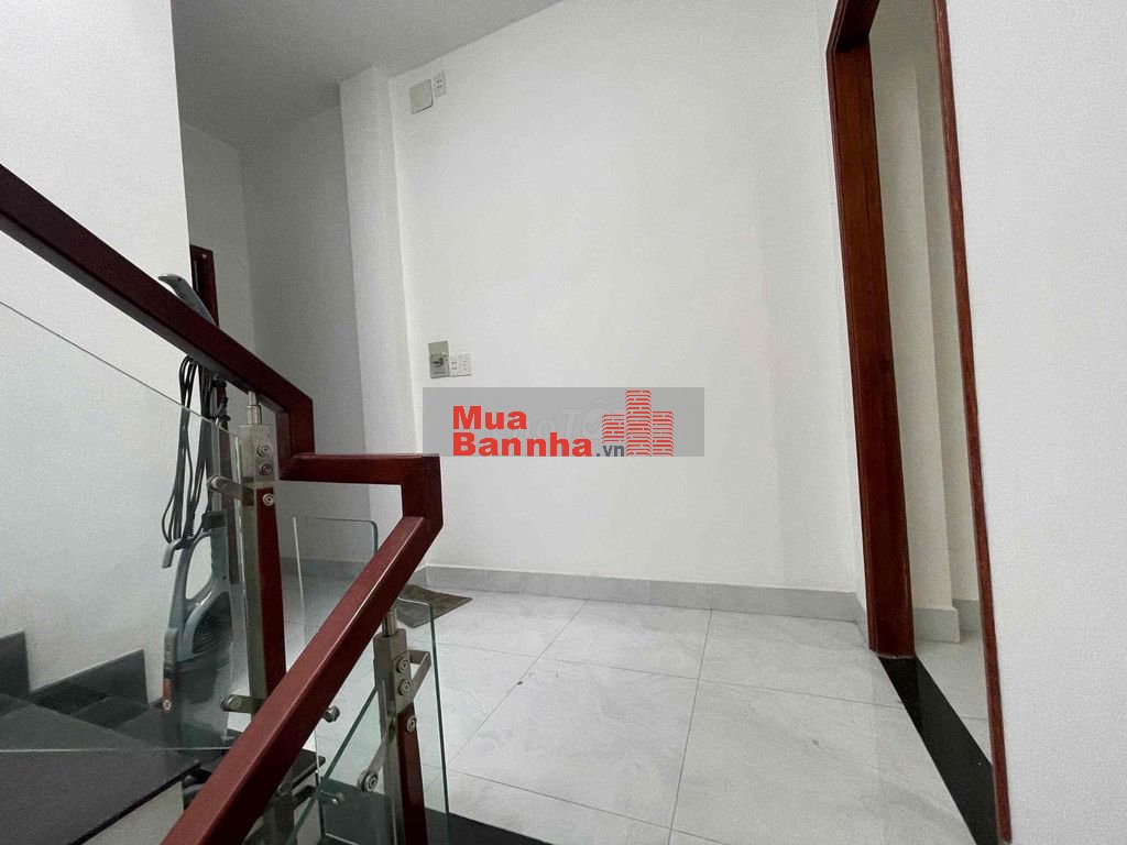 ban nhà sô Hồng riêng dt 85,1m Gia 5ty5 còn bớt