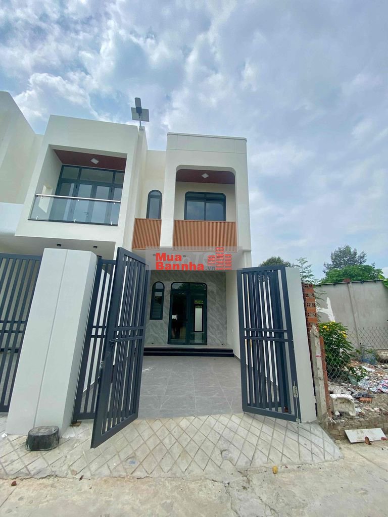 Bán gấp nhà 2 mặt tiền Phú Mỹ, sạch đẹp mới nở hậu 5.25m
