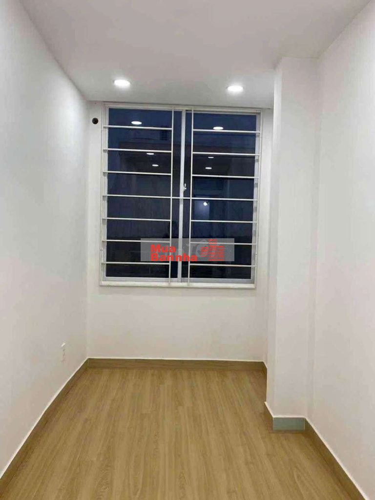 Xe Hơi Đỗ Cửa 3 Tầng Không Quy Q7