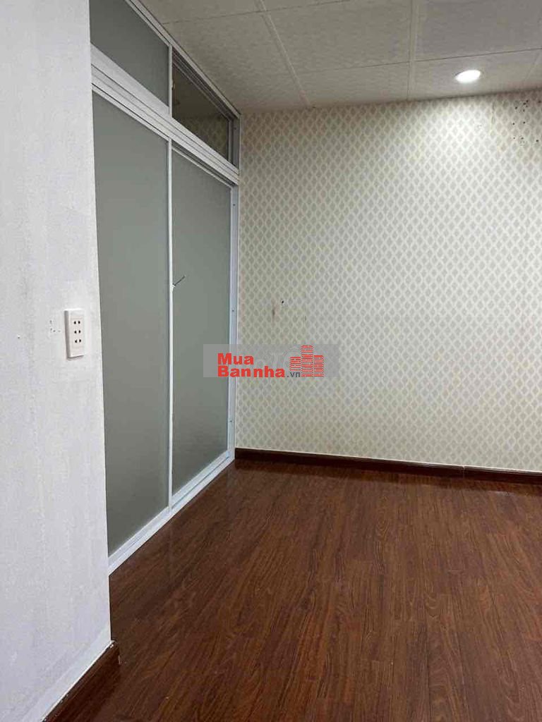 Bán Nhà 2 lầu. sổ Hồng đẹp. vị trí đẹp