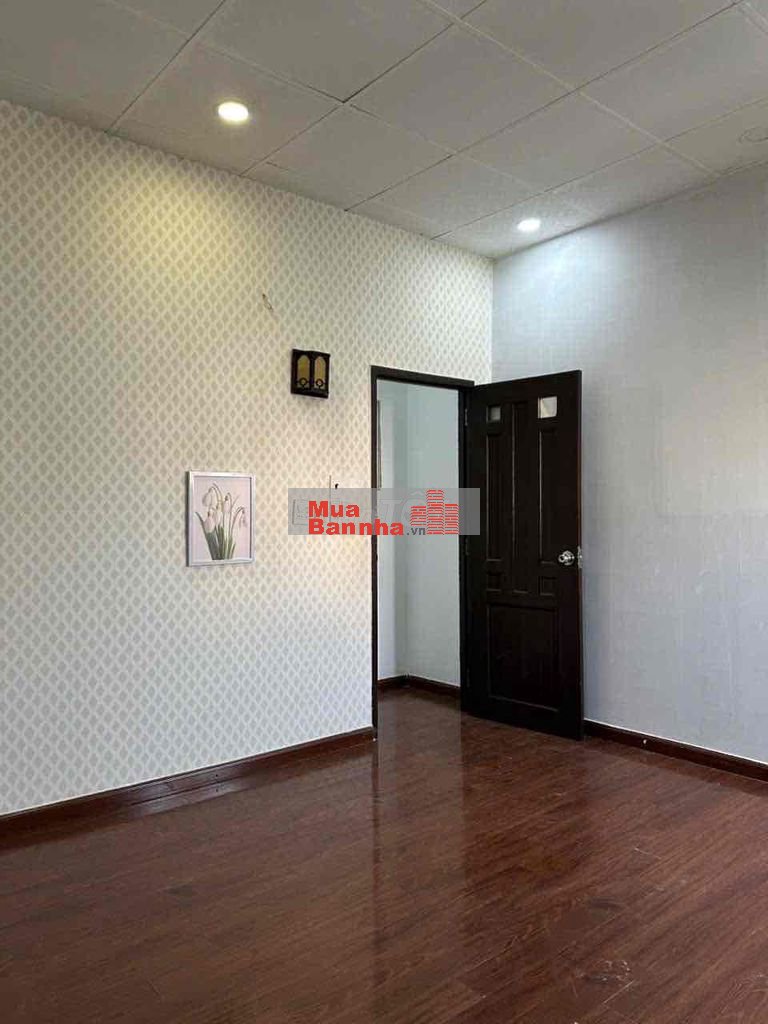 Bán Nhà 2 lầu. sổ Hồng đẹp. vị trí đẹp