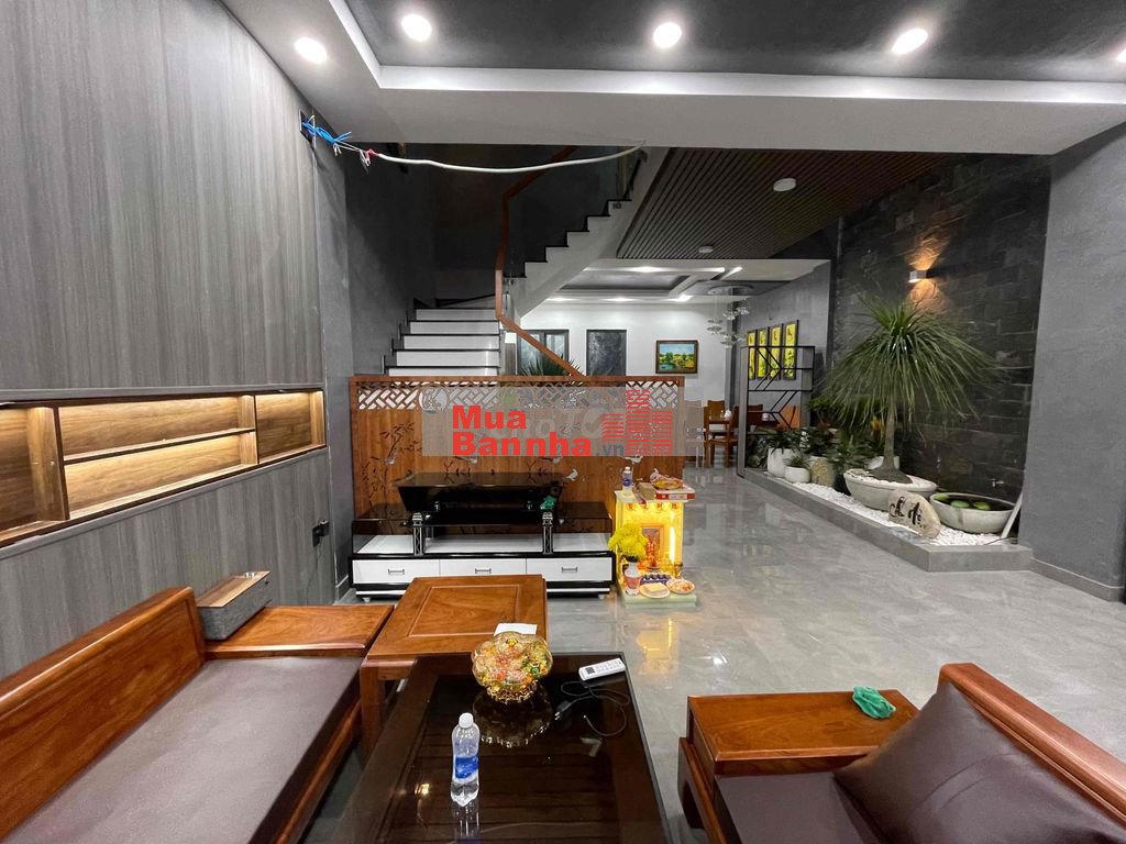 Nhà chính chủ xd kiên cố như hình đã hoàn công chỉ vào ở tặng nội that