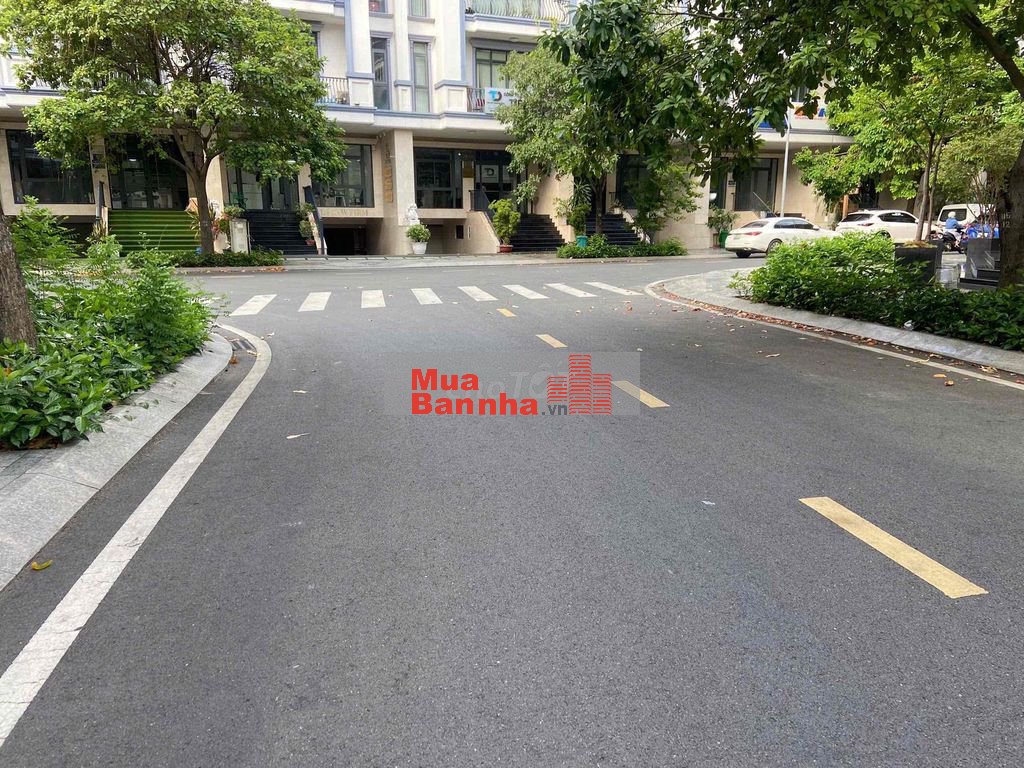 Bán nhà Vạn Phúc City