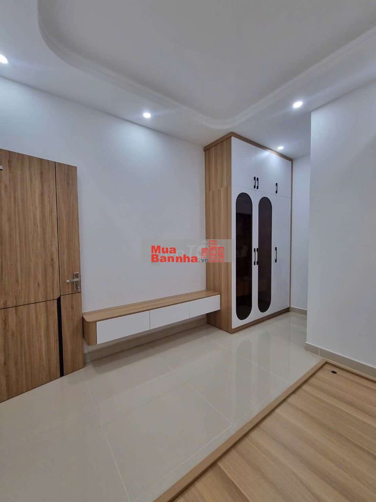 bán nhà hẻm rộng ,