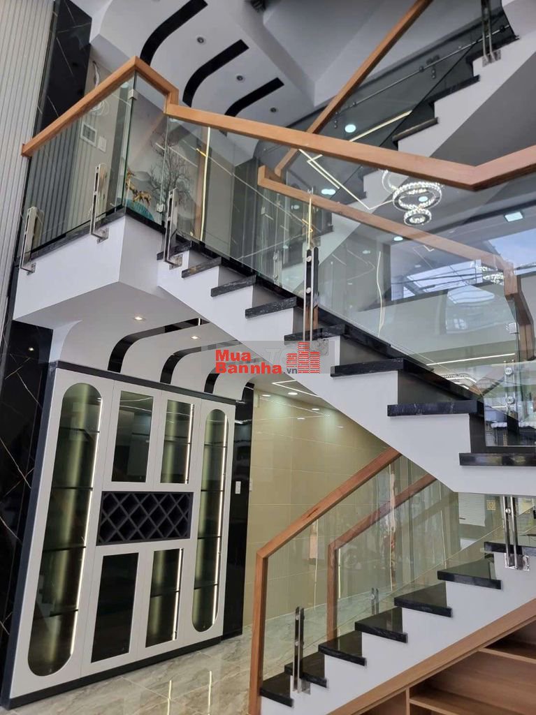 bán nhà hẻm rộng ,