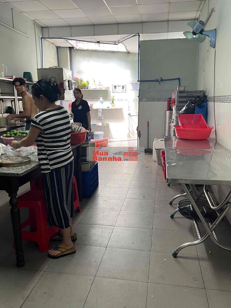 giảm 2,5 ti bán gấp nhà mtkd 108 phạm văn hai 4,05x28