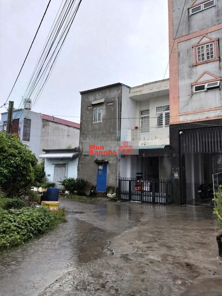 Bán nhà gần Bệnh viện đa khoa An Giang 2.1 ty, thương lượng tốt