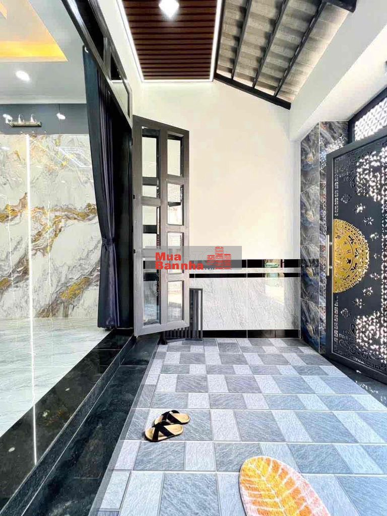 Nhà đẹp 4m x 13m 2 tầng có sân để xe chỉ 30m ra đường Trần Thị Cờ