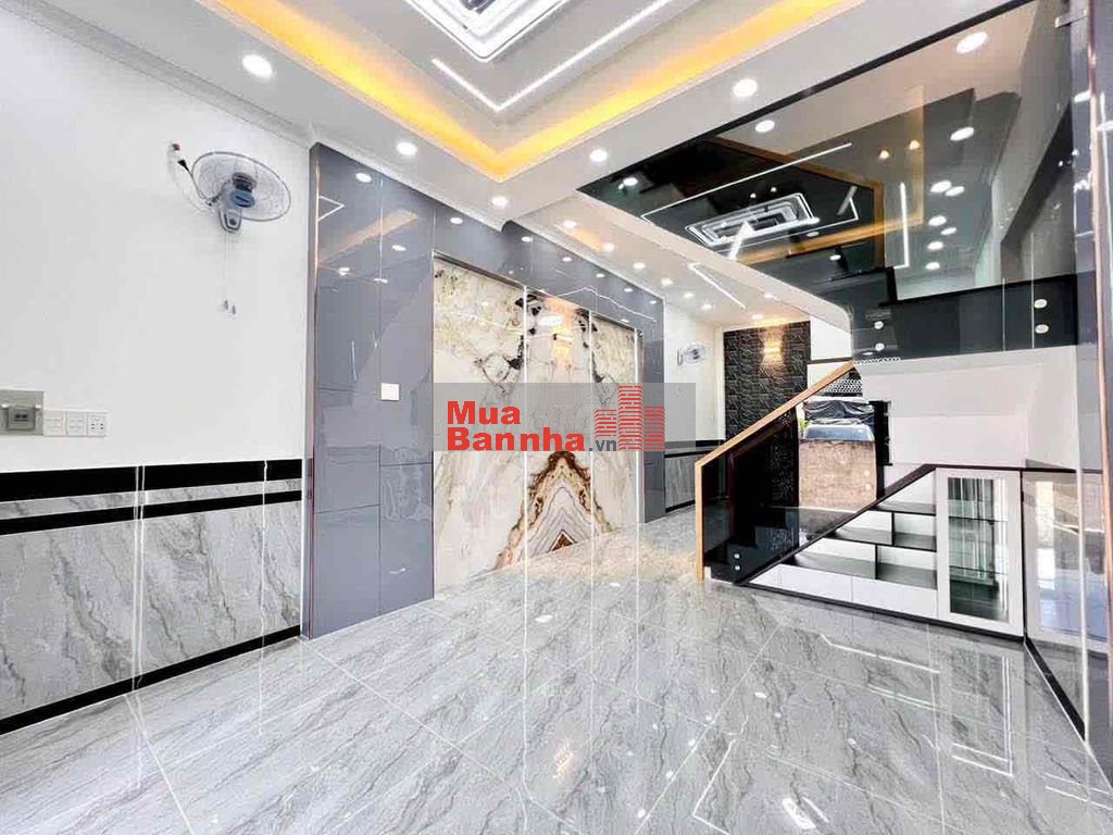 Nhà đẹp 4m x 13m 2 tầng có sân để xe chỉ 30m ra đường Trần Thị Cờ