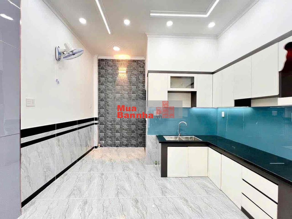 Nhà đẹp 4m x 13m 2 tầng có sân để xe chỉ 30m ra đường Trần Thị Cờ
