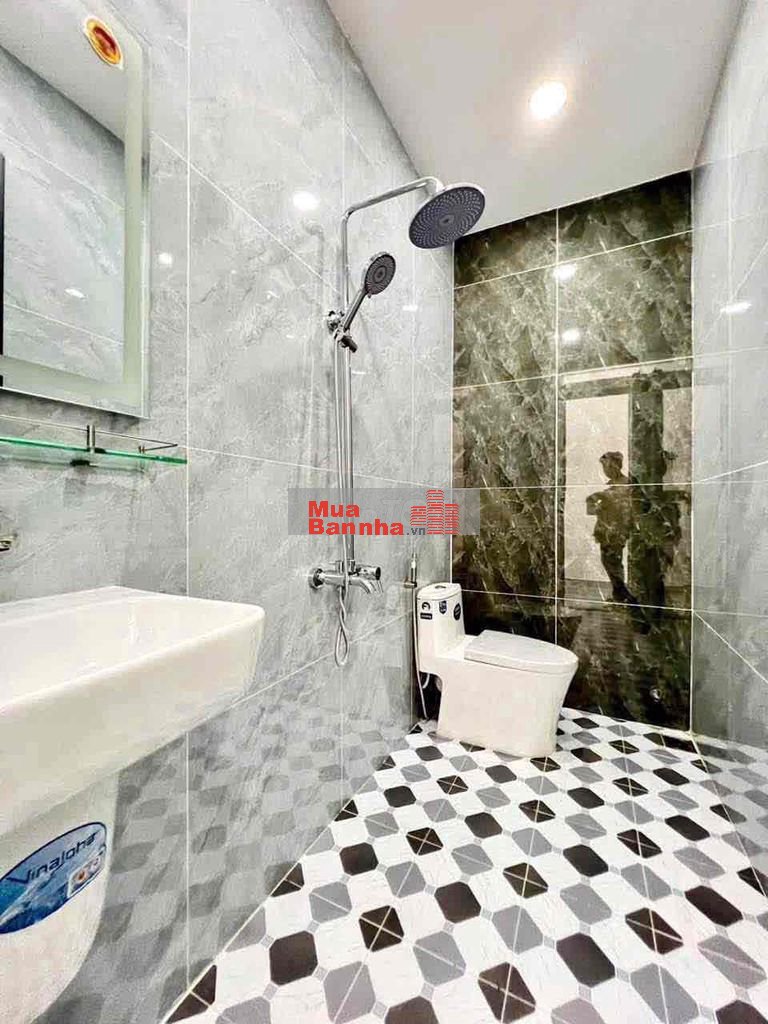 Nhà đẹp 4m x 13m 2 tầng có sân để xe chỉ 30m ra đường Trần Thị Cờ