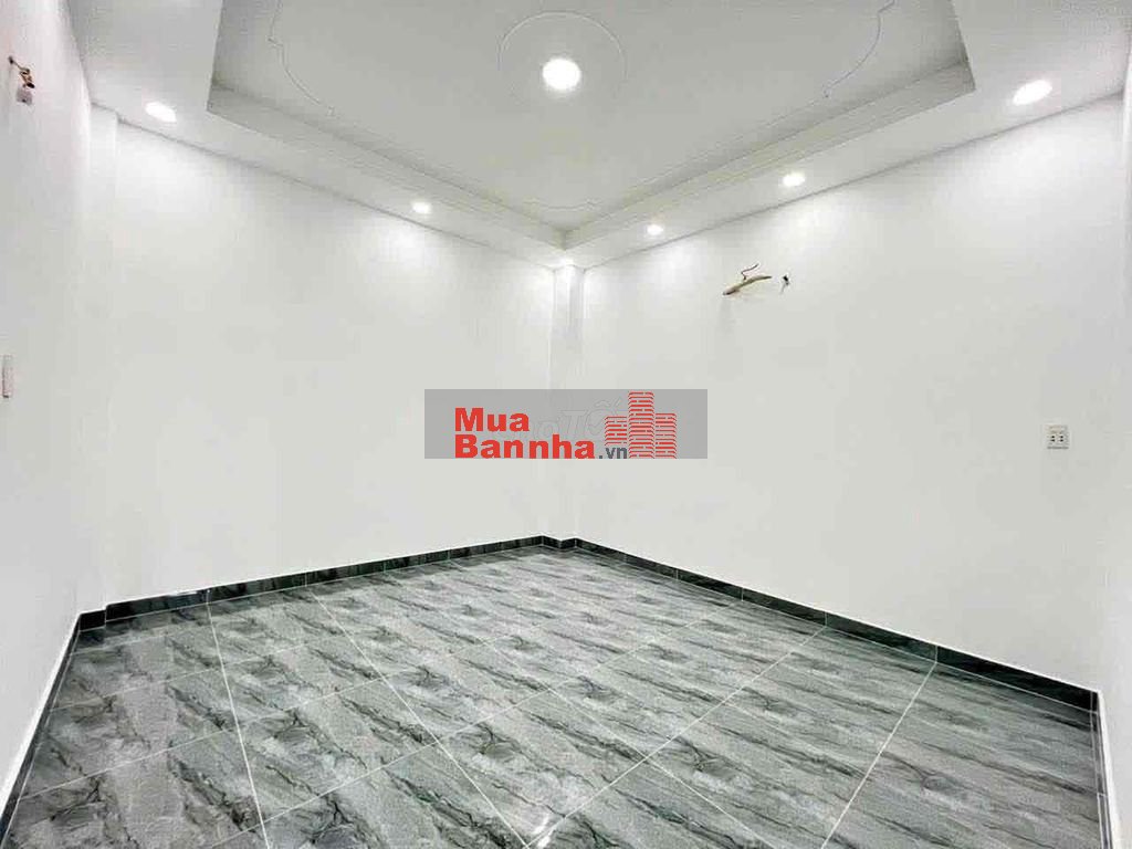 Nhà đẹp 4m x 13m 2 tầng có sân để xe chỉ 30m ra đường Trần Thị Cờ
