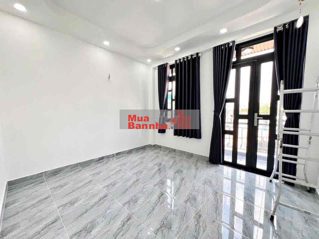Nhà đẹp 4m x 13m 2 tầng có sân để xe chỉ 30m ra đường Trần Thị Cờ