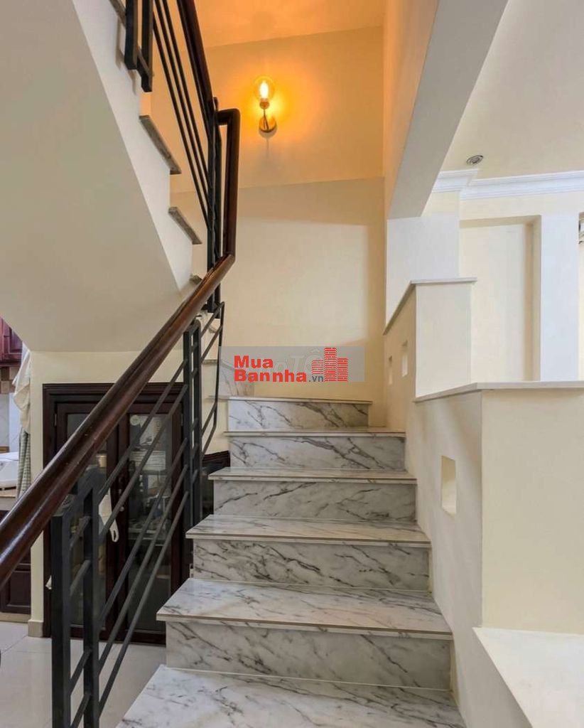 XE HƠI đậu trong sân. 68m²x4Tầng NHÀ ĐẸP ra đường Lê Quang Định