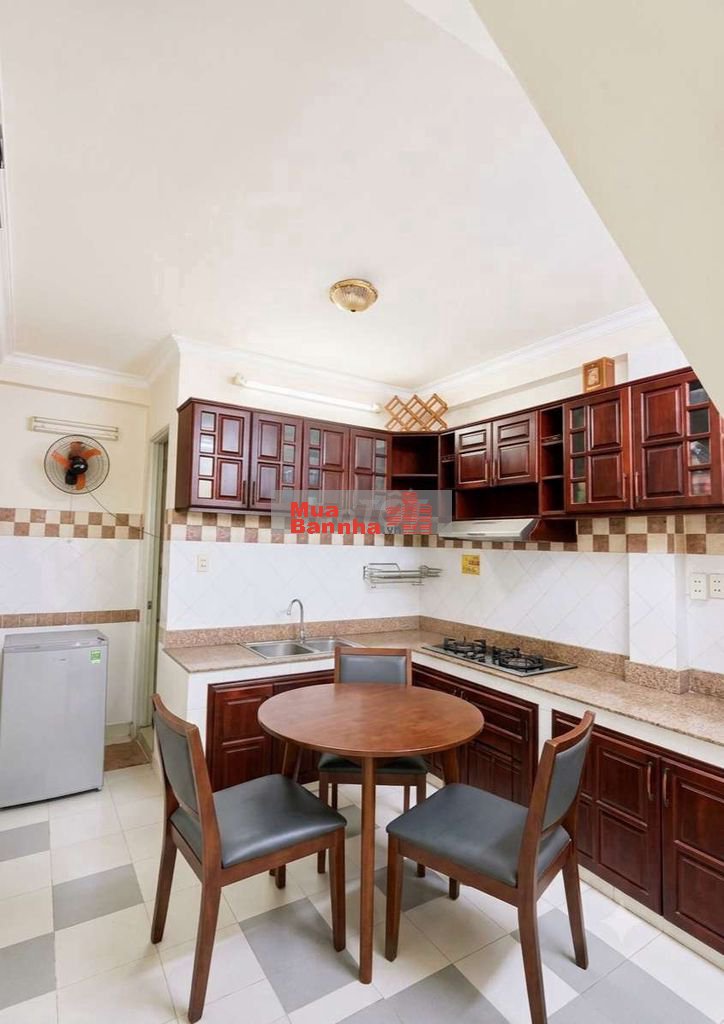 XE HƠI đậu trong sân. 68m²x4Tầng NHÀ ĐẸP ra đường Lê Quang Định