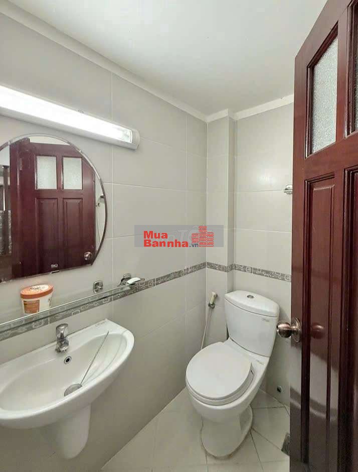 XE HƠI đậu trong sân. 68m²x4Tầng NHÀ ĐẸP ra đường Lê Quang Định