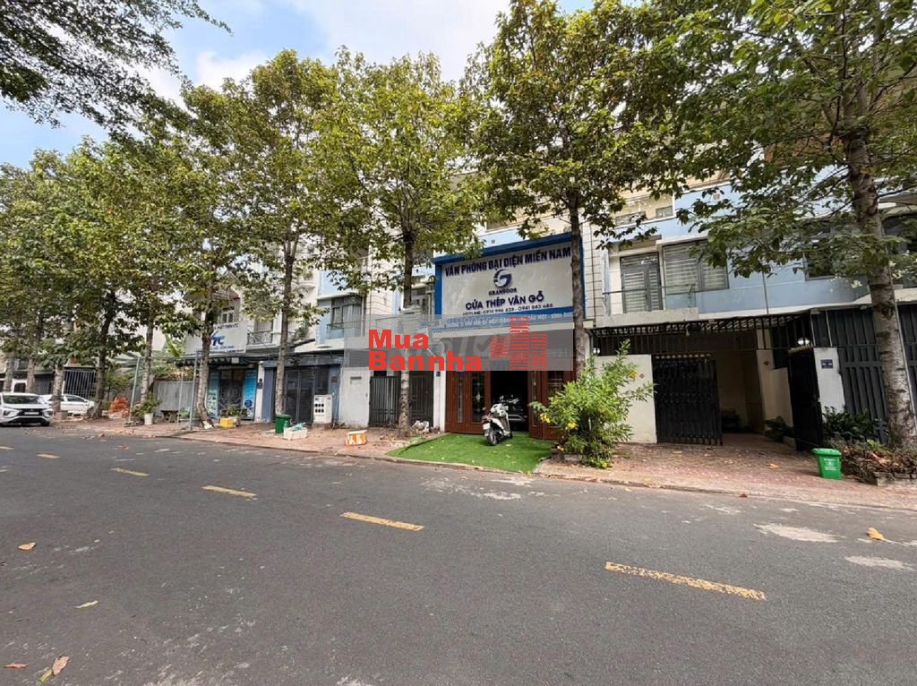 Bán lỗ nhà 3 tầng ngay MT Đường Số 12 KDC Hiệp Thành 3 - Thủ Dầu Một