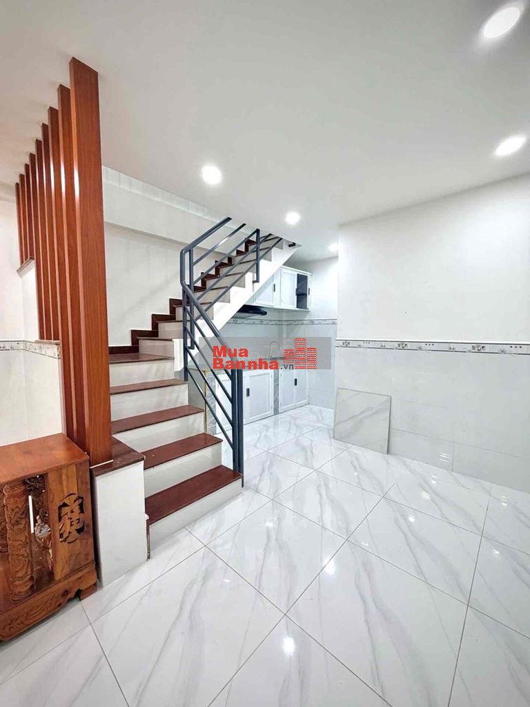 Nhà 4 x 8 - Nhỉnh 2 Tỷ - Sổ Riêng - Hoà Bình, Lê Văn Quới, Phan Anh