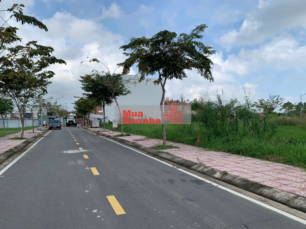 NHÀ BÁN 5X24M, 3 LẦU - ĐƯỜNG D2 - HÓC MÔN