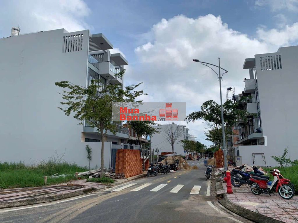 NHÀ BÁN 5X24M, 3 LẦU - ĐƯỜNG D2 - HÓC MÔN