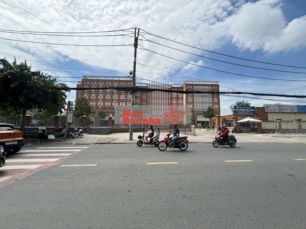Nhà Nguyễn Ảnh Thủ gần Trường Giao thông vận tải, 5.4x18m, 2 tầng 4PN