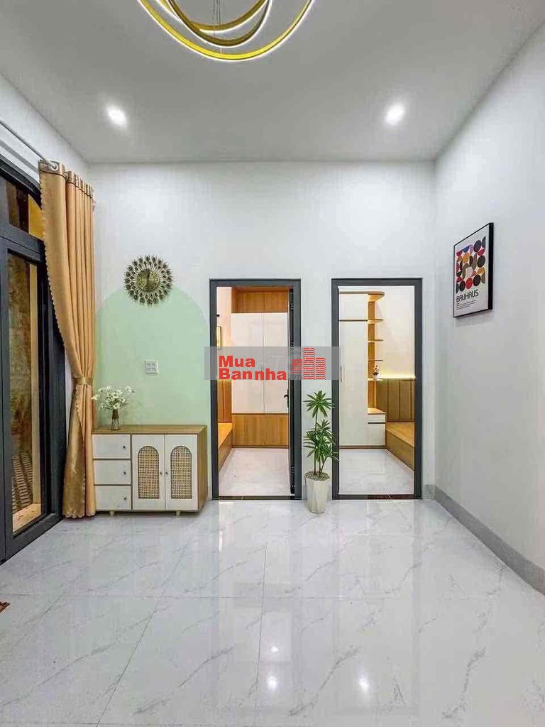 BÁN. NHÀ HẺM 44 ĐƯỜNG CMT8