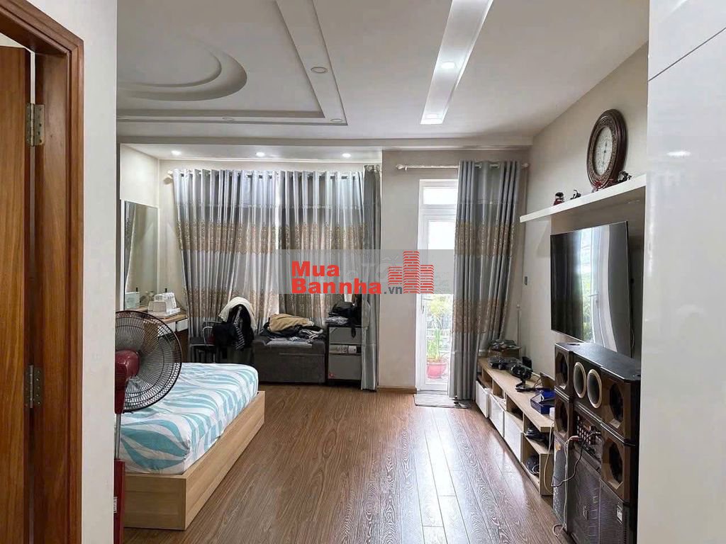 Bán nhà mặt tiền giá rẻ khu Ao Sen Tên Lửa 5mx20m 3 lầu