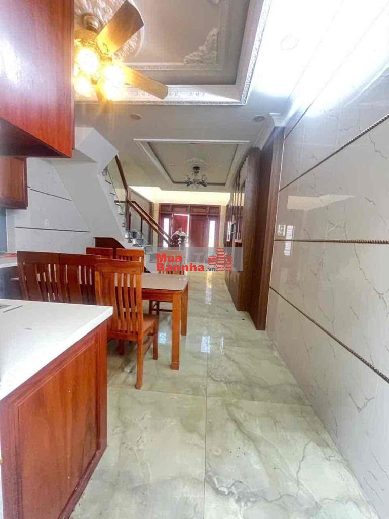 nhà 4 tầng. hẻm 9m. 1 xẹt phạm văn đồng. linh tây. gần chợ thủ đức